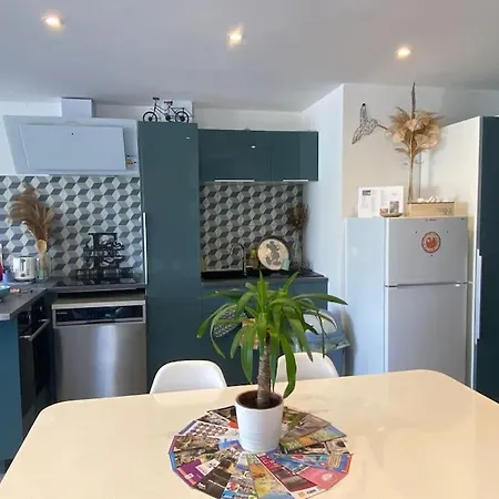 Rez De Jardin Moderne 4 8 Personnes Jardinet